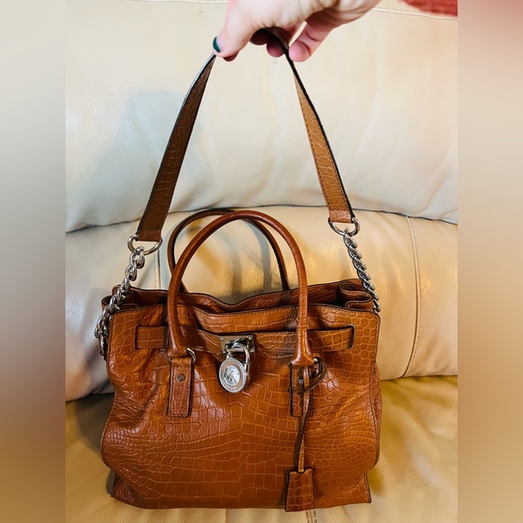 Michael Kors Large lock tote! Croc embellished leather! Rich brown! - Picture 2 of 10